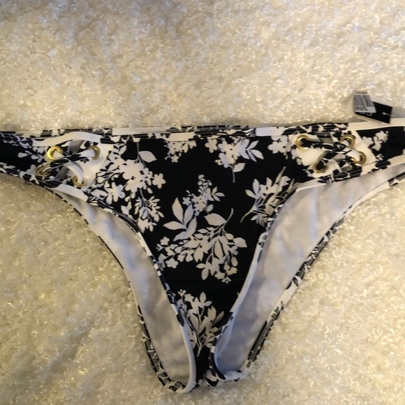 Bar III bikini in white & black floral, si… - Picture 1 of 2